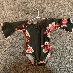 Kang Kang Olive green bell sleeve bodysuit. size 6 months
